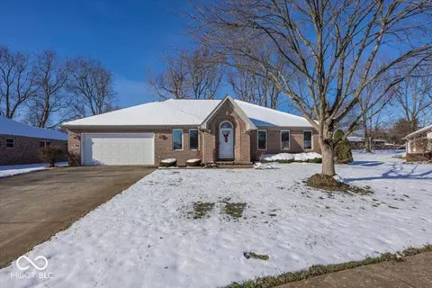 3206 Thomas Trce, Columbus, IN 47203