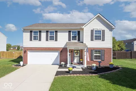 6922 W Briarwood Blvd, New Palestine, IN 46163