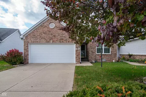 904 Village Circle Dr, Greenwood, IN 46143