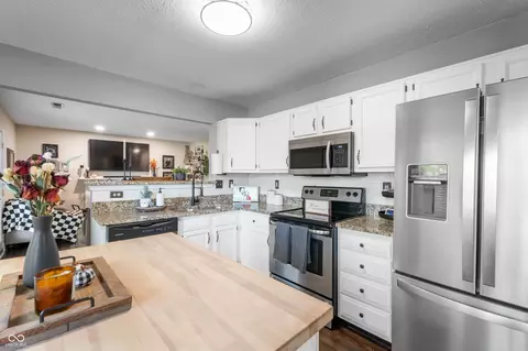 Kitchen - 32 Park Ct, Pendleton, IN 46064 photo 1 of 3
