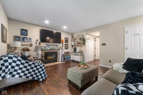 Entry Way - 32 Park Ct, Pendleton, IN 46064 photo 1 of 1
