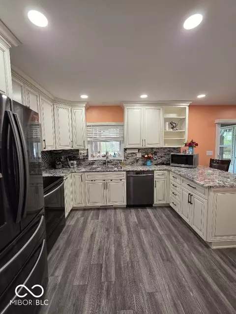Kitchen - 18080 E State Road 46, Hope, IN 47246 photo 1 of 3