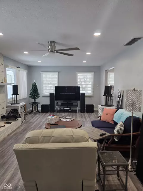 Living - 18080 E State Road 46, Hope, IN 47246 photo 2 of 4