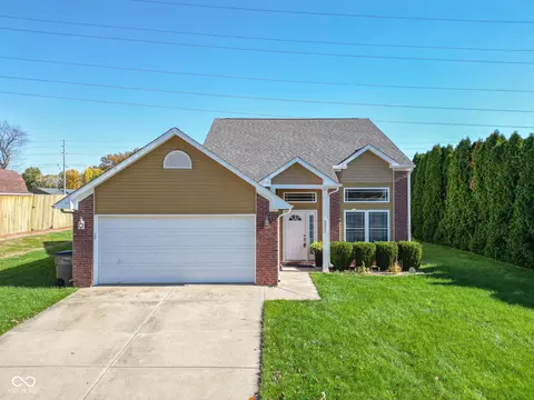 3055 Fox Ridge Dr, Columbus, IN 47203