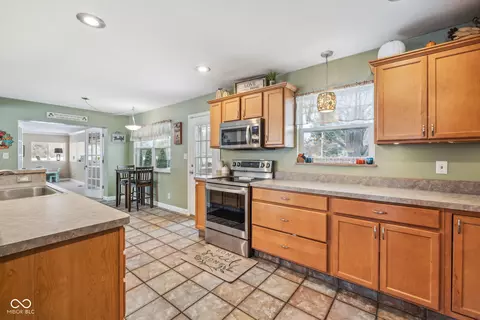 2440 Maynard Dr, Indianapolis, IN 46227 photo 8