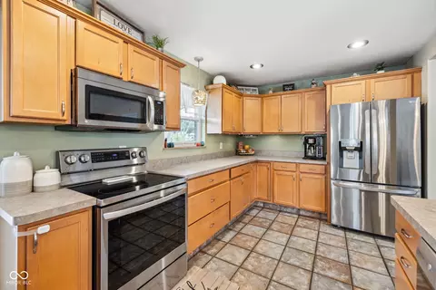 2440 Maynard Dr, Indianapolis, IN 46227 photo 9