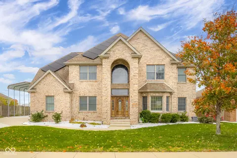 2076 Pawnee Trl, Columbus, IN 47203