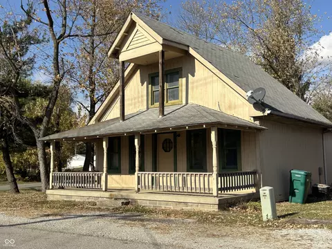 2 Harrison St, Whitestown, IN 46075