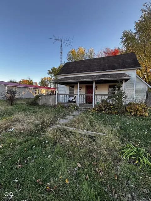 206 E Columbus St, Staunton, IN 47881