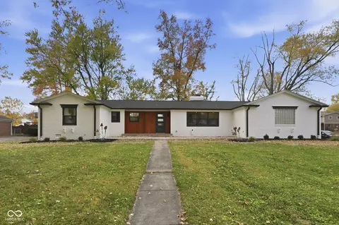 6828 Grosvenor Pl, Indianapolis, IN 46220