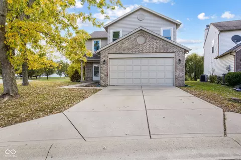 6766 Wimbledon Dr, Zionsville, IN 46077