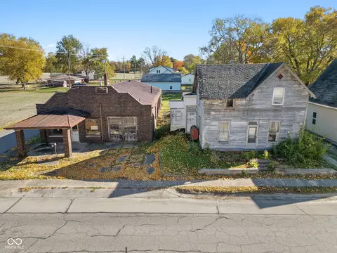 827 Main St, Hope, IN 47246