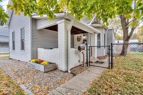 311 N Center St, Plainfield, IN 46168