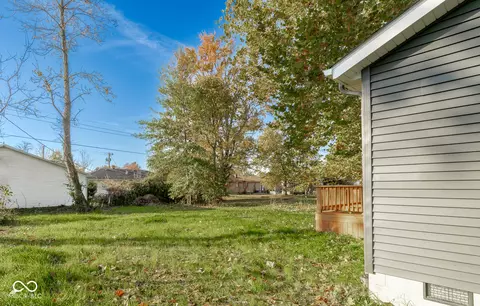 521 W Maple St, Austin, IN 47102 photo 6