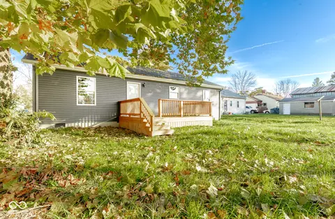 521 W Maple St, Austin, IN 47102 photo 9