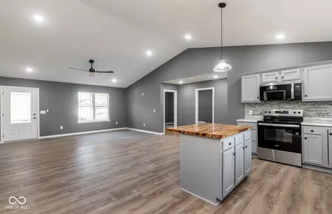 521 W Maple St, Austin, IN 47102 photo 19