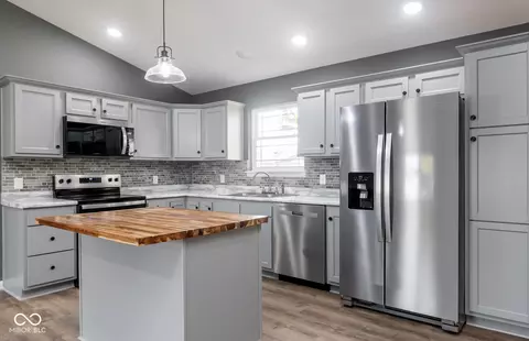 521 W Maple St, Austin, IN 47102 photo 18