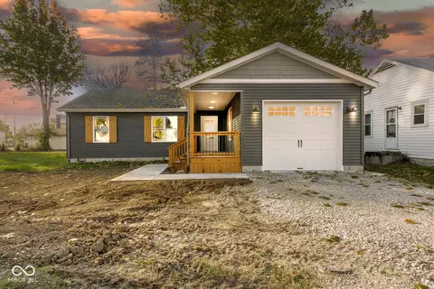 521 W Maple St, Austin, IN 47102 photo 2