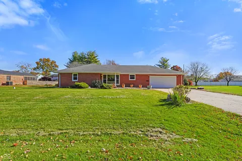 492 Manor Dr, Seymour, IN 47274
