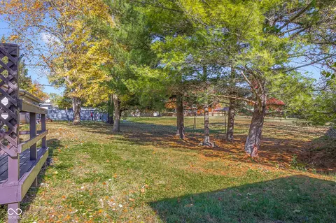 Exterior - 123 Schaefer Dr, Hope, IN 47246 photo 7 of 10