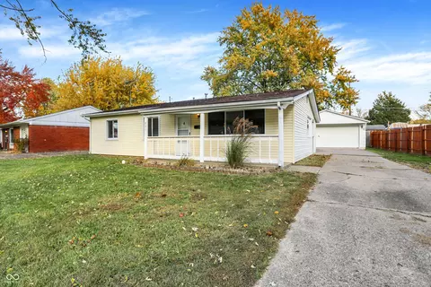 821 Princeton Dr, New Whiteland, IN 46184