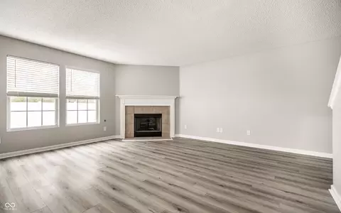 Living - 8115 S Cricket Ln, Pendleton, IN 46064 photo 3 of 10