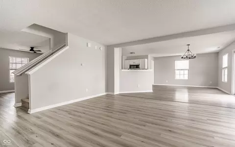 Living - 8115 S Cricket Ln, Pendleton, IN 46064 photo 2 of 10
