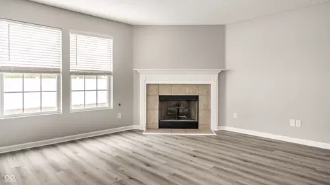 Living - 8115 S Cricket Ln, Pendleton, IN 46064 photo 5 of 10