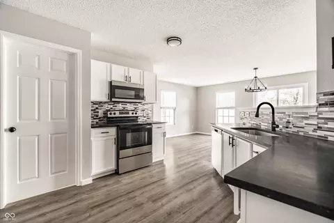 Kitchen - 8115 S Cricket Ln, Pendleton, IN 46064 photo 1 of 4