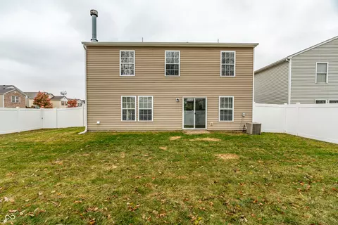 Exterior - 8115 S Cricket Ln, Pendleton, IN 46064 photo 9 of 10