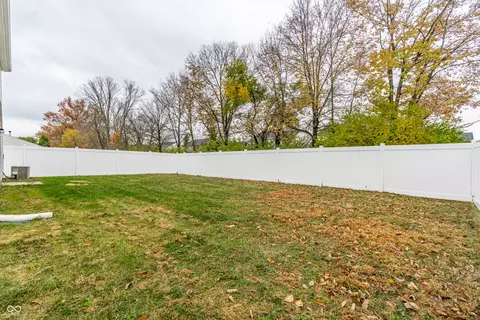 Exterior - 8115 S Cricket Ln, Pendleton, IN 46064 photo 6 of 10