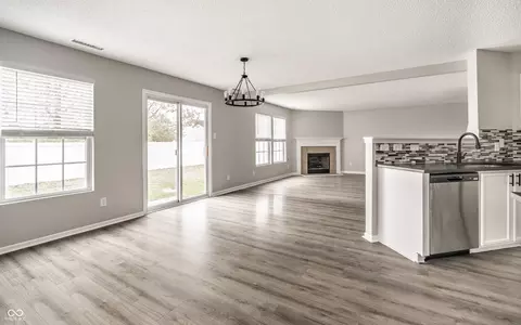 Living - 8115 S Cricket Ln, Pendleton, IN 46064 photo 7 of 10