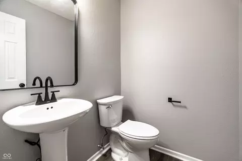 Bath - 8115 S Cricket Ln, Pendleton, IN 46064 photo 1 of 3