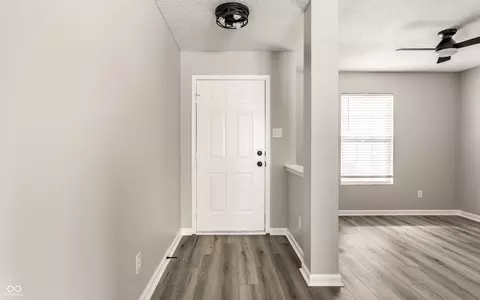 Entry Way - 8115 S Cricket Ln, Pendleton, IN 46064 photo 1 of 2