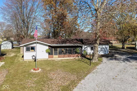 206 Winding Dr, Alexandria, IN 46001