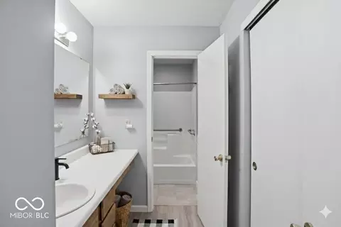 Bath - 5989 Ashmore Ln, Carmel, IN 46033 photo 4 of 4