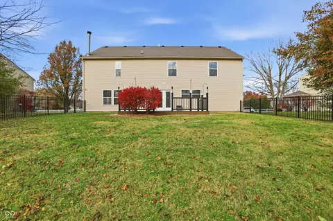 Exterior - 5989 Ashmore Ln, Carmel, IN 46033 photo 9 of 13