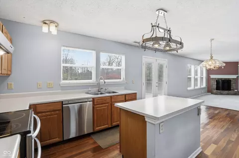 Kitchen - 5989 Ashmore Ln, Carmel, IN 46033 photo 5 of 6