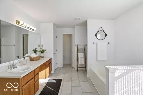 Bath - 5989 Ashmore Ln, Carmel, IN 46033 photo 1 of 4