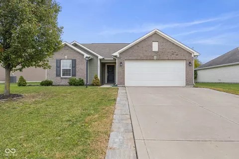 1811 N Creekwater Pass, Greenfield, IN 46140