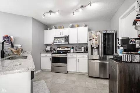 8254 S Midnight Dr, Pendleton, IN 46064 photo 16