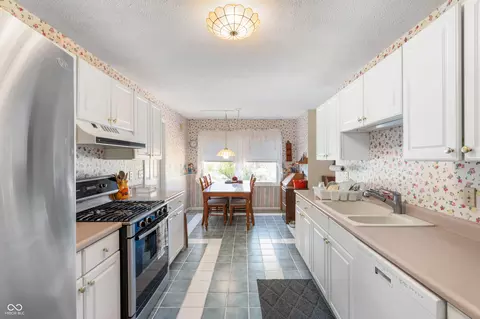 Kitchen - 104 W Hillsboro Dr, Pendleton, IN 46064 photo 1 of 2