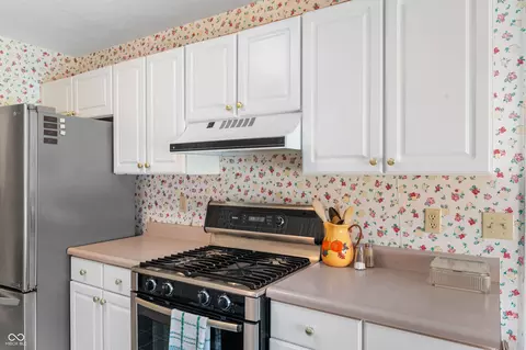 Kitchen - 104 W Hillsboro Dr, Pendleton, IN 46064 photo 2 of 2