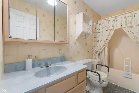 Bath - 104 W Hillsboro Dr, Pendleton, IN 46064 photo 2 of 2