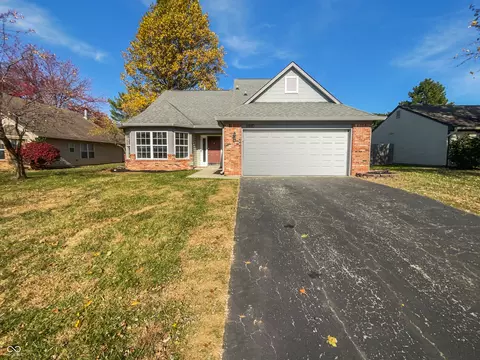 6880 Cherry Blossom East Dr, Fishers, IN 46038