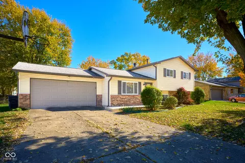 1165 Apple Valley Rd, Greenwood, IN 46142