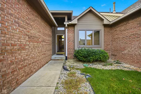 681 Cottage Ln, Greenwood, IN 46143