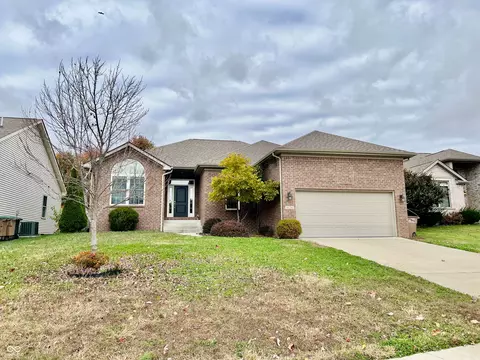 6126 Regency Dr, Columbus, IN 47203