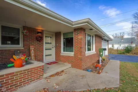 Exterior - 1504 Mcclure Rd, Columbus, IN 47201 photo 10 of 20