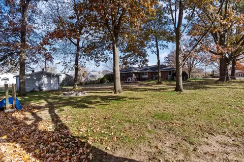 Exterior - 1504 Mcclure Rd, Columbus, IN 47201 photo 16 of 20